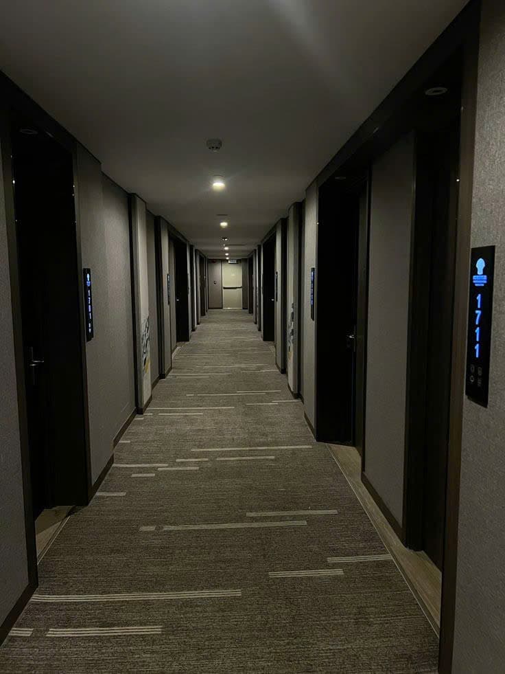 Tôi Và Bà Hàng Xóm Đại Chiến Năm Trăm Hiệp